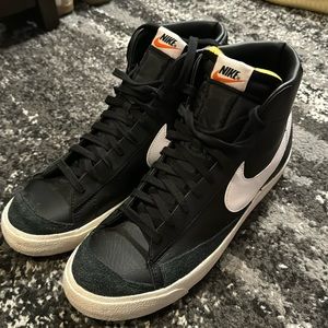 Nike Blazers Mid 77 - Black / Sail